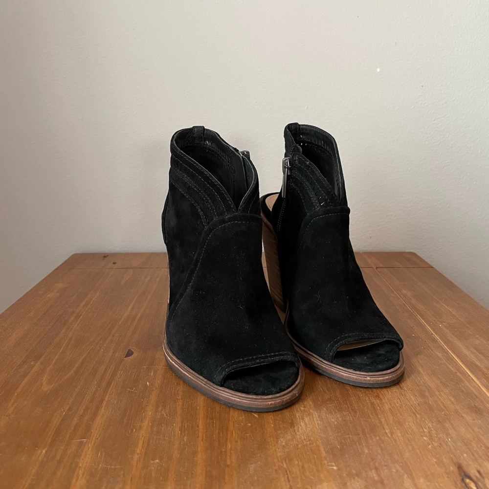 Vince Camuto Women’s Black Suede Open Toed Heeled… - image 1